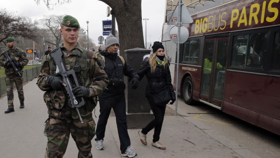 Paris_troops_patrol