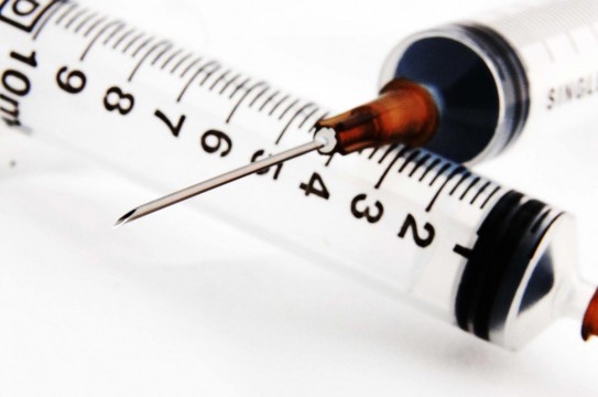 Close-Up-Syringe-Vaccines