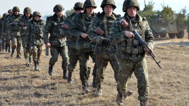 TOPSHOTS Ukrainian soldiers take part in a military drill not far from the small city of Goncharovskoye, some 150 km from Kiev, on March 14, 2014. Russia on March 14 declared it reserved the right to protect compatriots in the whole of Ukraine, seen as a threat that Moscow could move its forces beyond the Russian-speaking peninsula of Crimea.   AFP PHOTO / SERGEI SUPINSKYSERGEI SUPINSKY/AFP/Getty Images