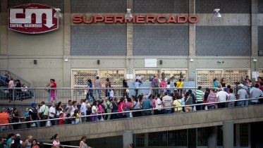 venezuela-long-food-line