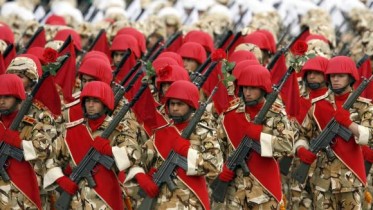 Iranian-Army-soldiers-march-during-a-military-parade-in-Tehran_4