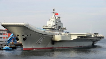 (120925) -- DALIAN, Sept. 25, 2012 (Xinhua) -- Undated photo shows an aircraft carrier berthing in a port of China. China's first aircraft carrier was delivered and commissioned to the Navy of the Chinese People's Liberation Army on Sept. 25, 2012. The carrier, with the name "Liaoning" and hull number 16, was officially handed over to the Navy at a ceremony held in a naval base of northeast China's Dalian Port. (Xinhua/Li Tang) (hdt)